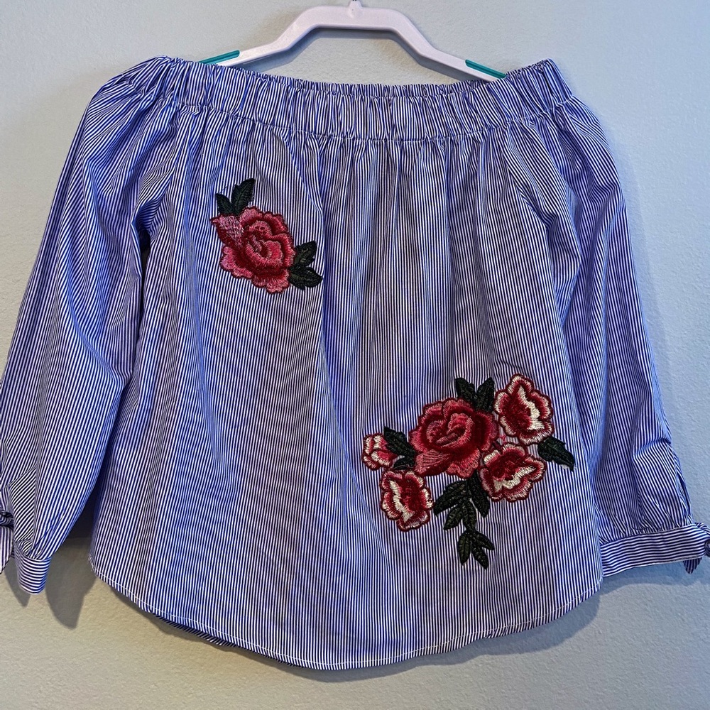 Off the shoulder long sleeve top